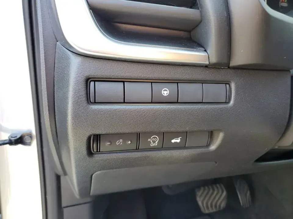 2024 /Charcoal Nissan Rogue SV (5N1BT3BB8RC) with an 3 Cyl, 1.5L engine, CVT transmission, located at 6064 Gull Rd, Kalamazoo, MI, 49048, (269) 222-0088, 42.328388, -85.512924 - For commuters who rack up miles on I-94, families shuttling between school, sports, and weekend errands, and road-trippers heading to Lake Michigan, this 2024 Nissan Rogue SV AWD is built to make everyday driving feel easy, comfortable, and confidently in control. Finished in Brilliant Silver Metall - Photo#17