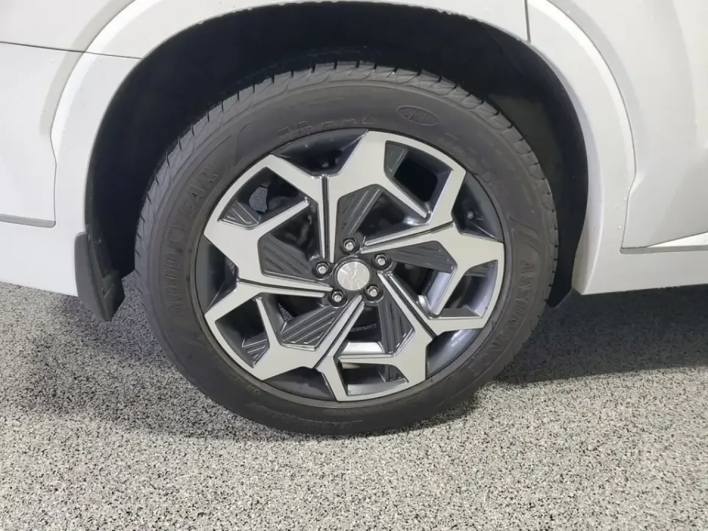 2021 /Dark Brown Hyundai Palisade Calligraphy (KM8R7DHE9MU) with an V6, 3.8L engine, 8-speed automatic transmission, located at 6064 Gull Rd, Kalamazoo, MI, 49048, (269) 222-0088, 42.328388, -85.512924 - Road-trip families, daily commuters, and weekend adventurers alike will appreciate how this 2021 Hyundai Palisade Calligraphy AWD blends three-row space with upscale comfort-perfect for hauling kids to practice, packing up for a Lake Michigan getaway, or cruising confidently through a Michigan winte - Photo#4