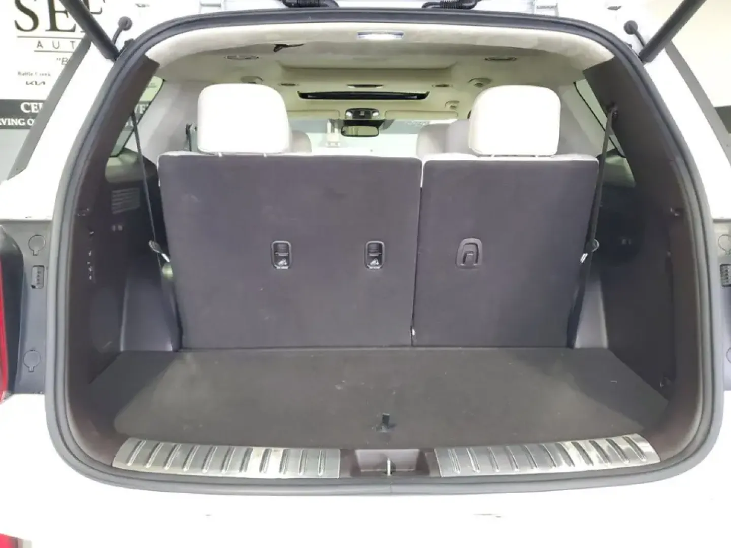2021 /Dark Brown Hyundai Palisade Calligraphy (KM8R7DHE9MU) with an V6, 3.8L engine, 8-speed automatic transmission, located at 6064 Gull Rd, Kalamazoo, MI, 49048, (269) 222-0088, 42.328388, -85.512924 - Road-trip families, daily commuters, and weekend adventurers alike will appreciate how this 2021 Hyundai Palisade Calligraphy AWD blends three-row space with upscale comfort-perfect for hauling kids to practice, packing up for a Lake Michigan getaway, or cruising confidently through a Michigan winte- Photo#5