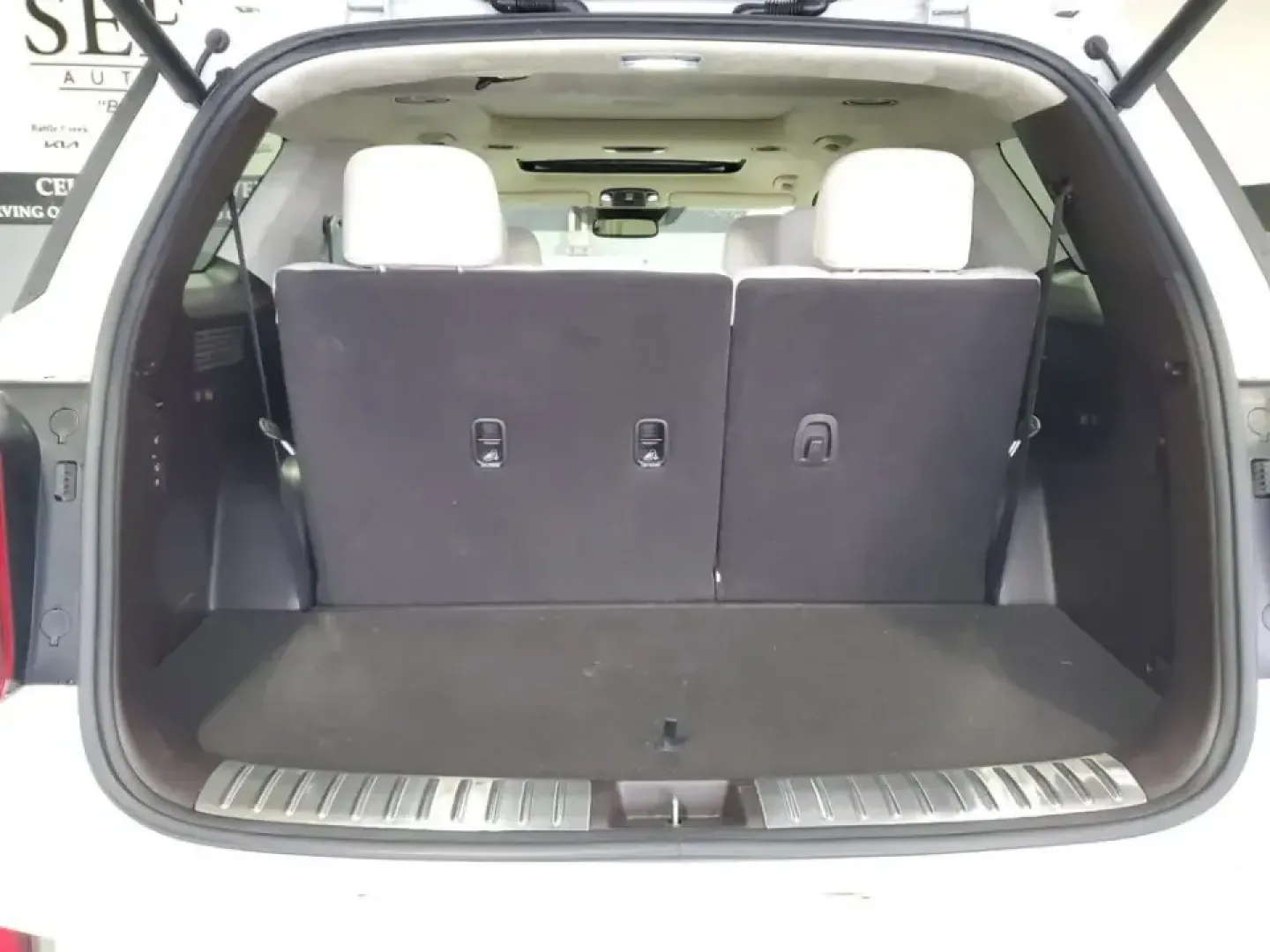 2021 /Dark Brown Hyundai Palisade Calligraphy (KM8R7DHE9MU) with an V6, 3.8L engine, 8-speed automatic transmission, located at 6064 Gull Rd, Kalamazoo, MI, 49048, (269) 222-0088, 42.328388, -85.512924 - Road-trip families, daily commuters, and weekend adventurers alike will appreciate how this 2021 Hyundai Palisade Calligraphy AWD blends three-row space with upscale comfort-perfect for hauling kids to practice, packing up for a Lake Michigan getaway, or cruising confidently through a Michigan winte - Photo#5
