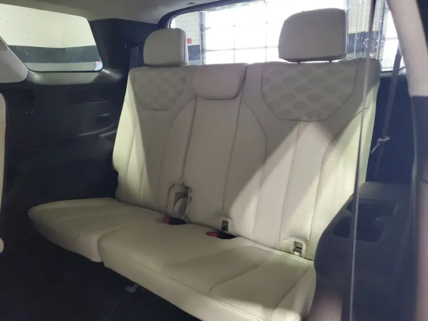 2021 /Dark Brown Hyundai Palisade Calligraphy (KM8R7DHE9MU) with an V6, 3.8L engine, 8-speed automatic transmission, located at 6064 Gull Rd, Kalamazoo, MI, 49048, (269) 222-0088, 42.328388, -85.512924 - Road-trip families, daily commuters, and weekend adventurers alike will appreciate how this 2021 Hyundai Palisade Calligraphy AWD blends three-row space with upscale comfort-perfect for hauling kids to practice, packing up for a Lake Michigan getaway, or cruising confidently through a Michigan winte- Photo#7