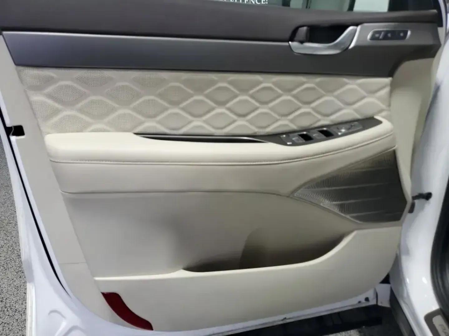 2021 /Dark Brown Hyundai Palisade Calligraphy (KM8R7DHE9MU) with an V6, 3.8L engine, 8-speed automatic transmission, located at 6064 Gull Rd, Kalamazoo, MI, 49048, (269) 222-0088, 42.328388, -85.512924 - Road-trip families, daily commuters, and weekend adventurers alike will appreciate how this 2021 Hyundai Palisade Calligraphy AWD blends three-row space with upscale comfort-perfect for hauling kids to practice, packing up for a Lake Michigan getaway, or cruising confidently through a Michigan winte - Photo#11