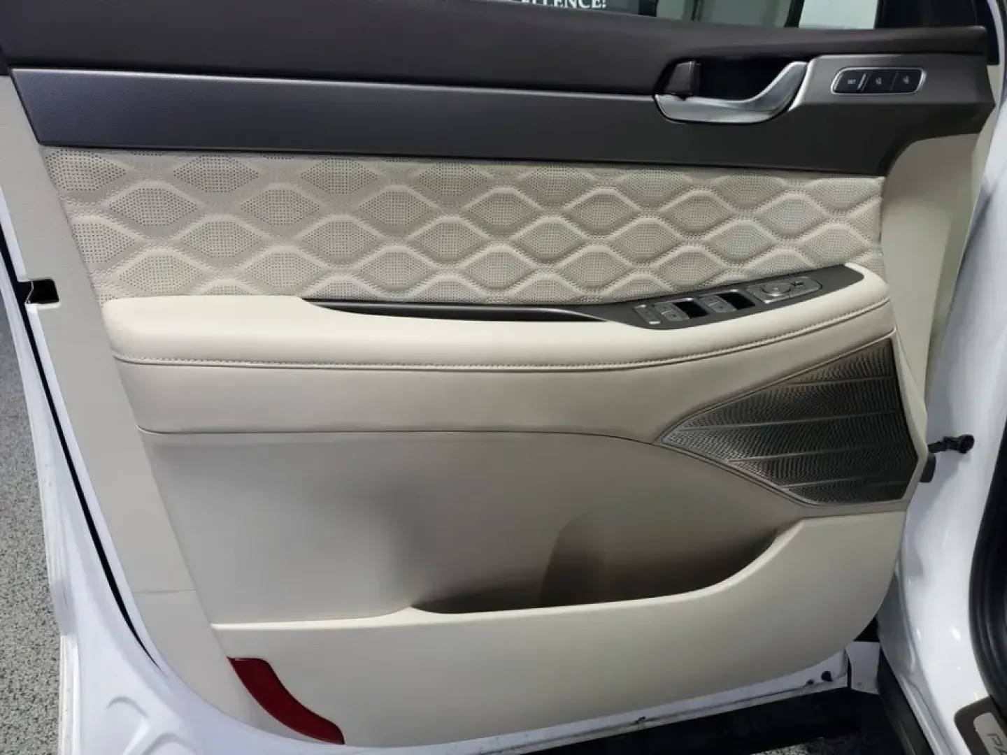 2021 /Dark Brown Hyundai Palisade Calligraphy (KM8R7DHE9MU) with an V6, 3.8L engine, 8-speed automatic transmission, located at 6064 Gull Rd, Kalamazoo, MI, 49048, (269) 222-0088, 42.328388, -85.512924 - Road-trip families, daily commuters, and weekend adventurers alike will appreciate how this 2021 Hyundai Palisade Calligraphy AWD blends three-row space with upscale comfort-perfect for hauling kids to practice, packing up for a Lake Michigan getaway, or cruising confidently through a Michigan winte- Photo#12