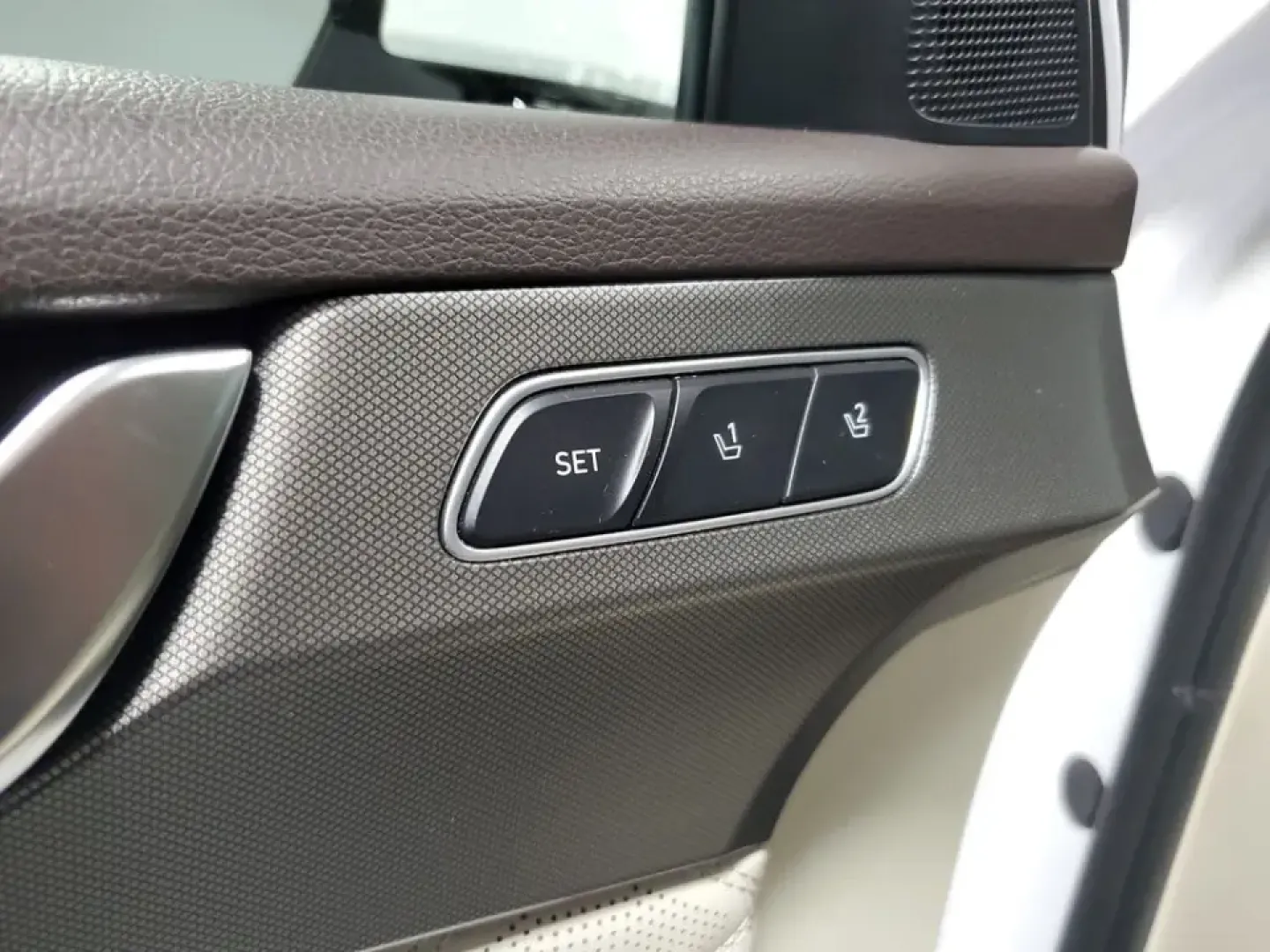 2021 /Dark Brown Hyundai Palisade Calligraphy (KM8R7DHE9MU) with an V6, 3.8L engine, 8-speed automatic transmission, located at 6064 Gull Rd, Kalamazoo, MI, 49048, (269) 222-0088, 42.328388, -85.512924 - Road-trip families, daily commuters, and weekend adventurers alike will appreciate how this 2021 Hyundai Palisade Calligraphy AWD blends three-row space with upscale comfort-perfect for hauling kids to practice, packing up for a Lake Michigan getaway, or cruising confidently through a Michigan winte- Photo#14