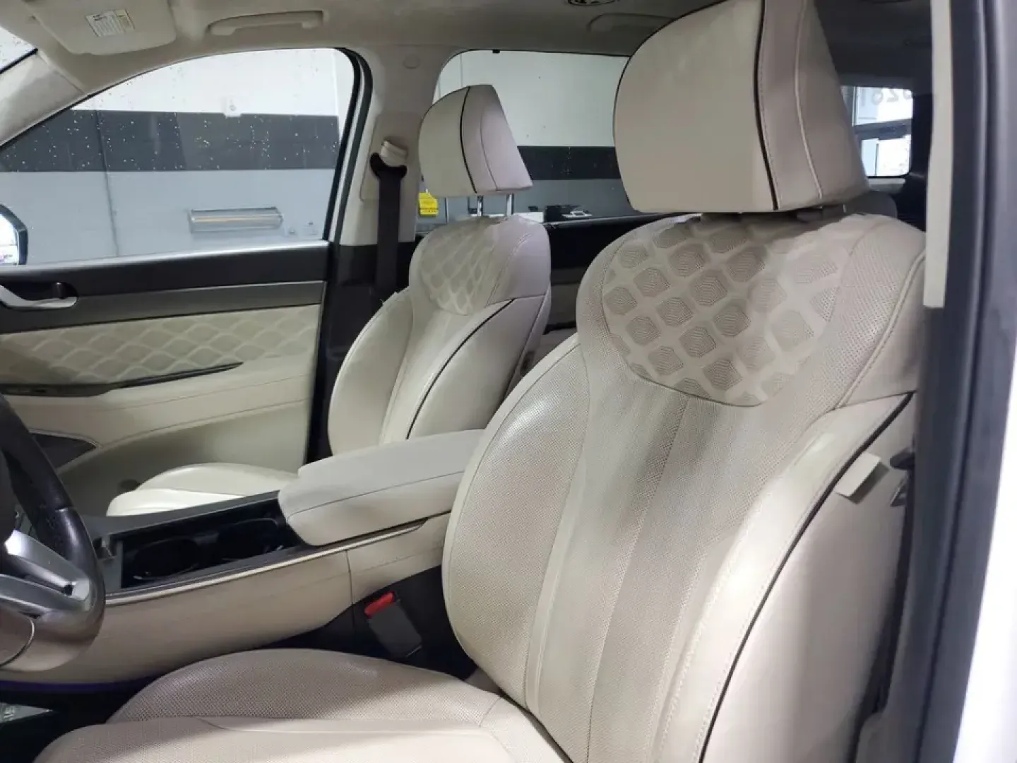 2021 /Dark Brown Hyundai Palisade Calligraphy (KM8R7DHE9MU) with an V6, 3.8L engine, 8-speed automatic transmission, located at 6064 Gull Rd, Kalamazoo, MI, 49048, (269) 222-0088, 42.328388, -85.512924 - Road-trip families, daily commuters, and weekend adventurers alike will appreciate how this 2021 Hyundai Palisade Calligraphy AWD blends three-row space with upscale comfort-perfect for hauling kids to practice, packing up for a Lake Michigan getaway, or cruising confidently through a Michigan winte- Photo#17