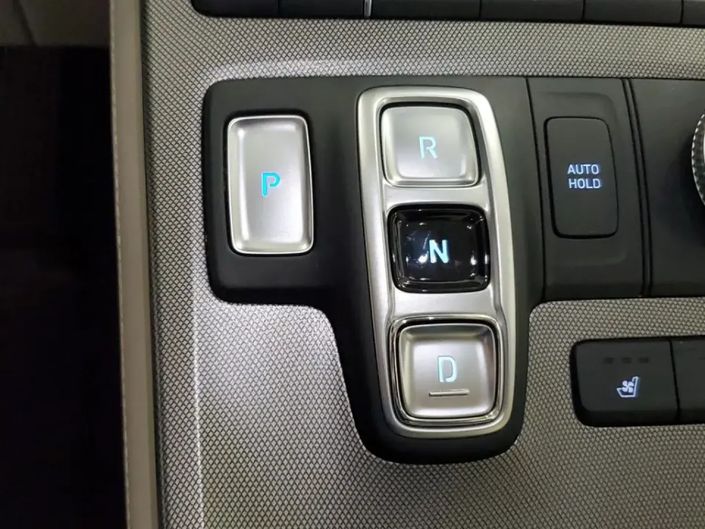 2021 /Dark Brown Hyundai Palisade Calligraphy (KM8R7DHE9MU) with an V6, 3.8L engine, 8-speed automatic transmission, located at 6064 Gull Rd, Kalamazoo, MI, 49048, (269) 222-0088, 42.328388, -85.512924 - Road-trip families, daily commuters, and weekend adventurers alike will appreciate how this 2021 Hyundai Palisade Calligraphy AWD blends three-row space with upscale comfort-perfect for hauling kids to practice, packing up for a Lake Michigan getaway, or cruising confidently through a Michigan winte- Photo#29