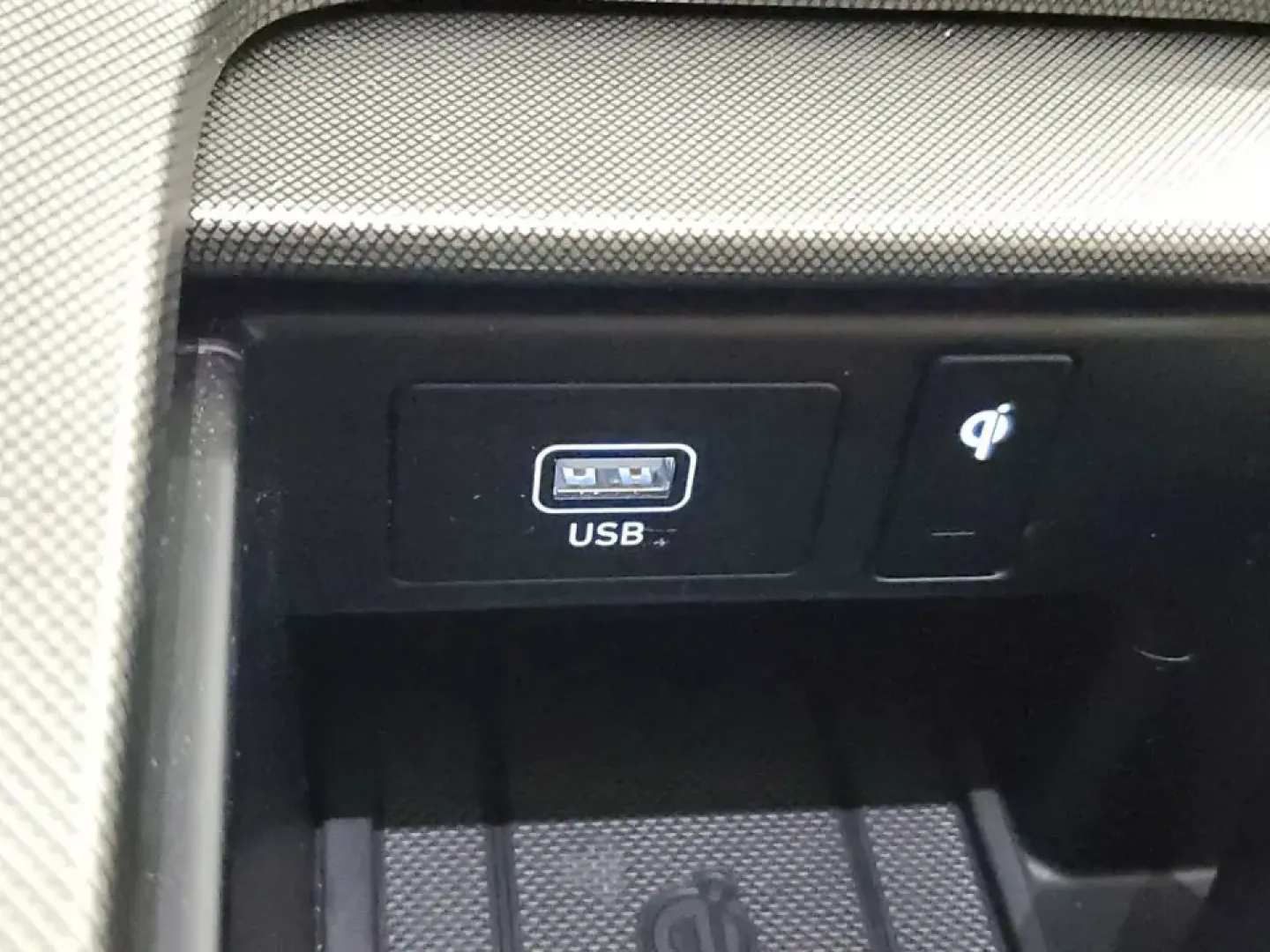 2021 /Dark Brown Hyundai Palisade Calligraphy (KM8R7DHE9MU) with an V6, 3.8L engine, 8-speed automatic transmission, located at 6064 Gull Rd, Kalamazoo, MI, 49048, (269) 222-0088, 42.328388, -85.512924 - Road-trip families, daily commuters, and weekend adventurers alike will appreciate how this 2021 Hyundai Palisade Calligraphy AWD blends three-row space with upscale comfort-perfect for hauling kids to practice, packing up for a Lake Michigan getaway, or cruising confidently through a Michigan winte- Photo#32