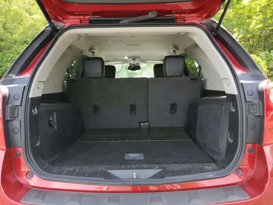 2013 Crystal Red Tint /Black Chevrolet Equinox LT (1GNALPEK7DZ) with an 2.4L 4-Cylinder SIDI DOHC engine, Automatic transmission, located at 6064 Gull Rd, Kalamazoo, MI, 49048, (269) 222-0088, 42.328388, -85.512924- Photo#5