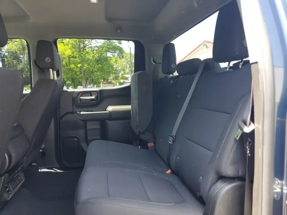 2021 Northsky Blue Metallic /BLACK Chevrolet Silverado 1500 Custom Trail Boss (1GCPYCEF8MZ) with an EcoTec3 5.3L V8 engine, Automatic transmission, located at 6064 Gull Rd, Kalamazoo, MI, 49048, (269) 222-0088, 42.328388, -85.512924- Photo#18