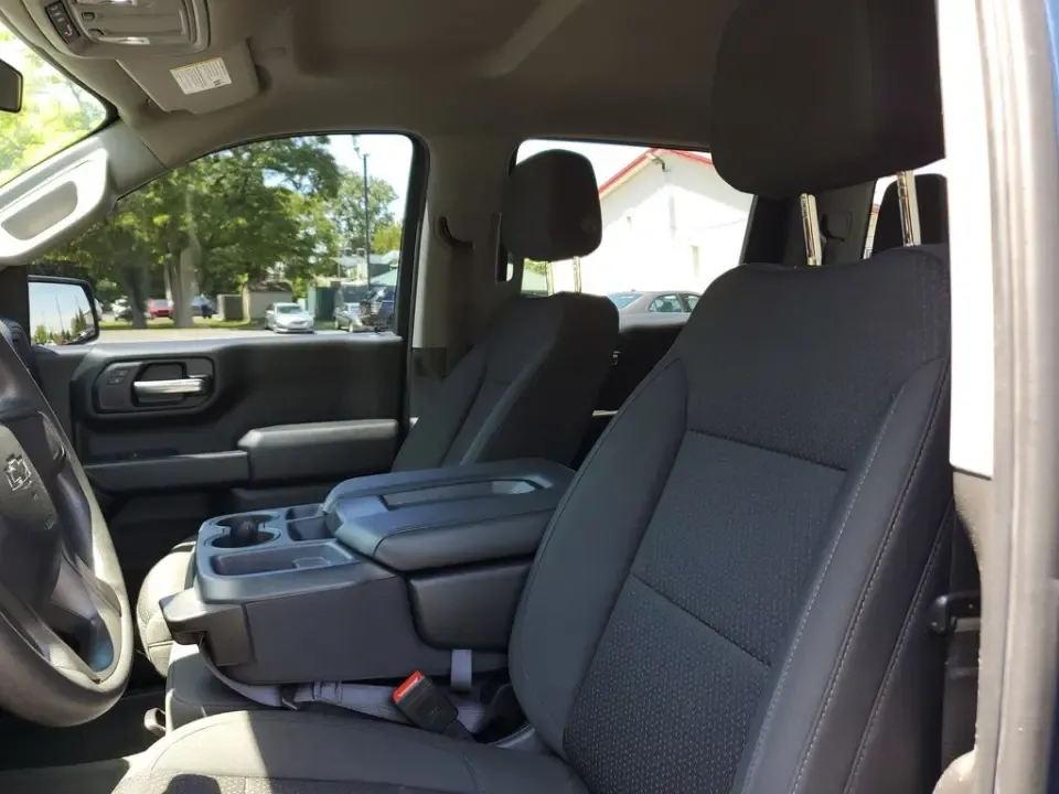 2021 Northsky Blue Metallic /BLACK Chevrolet Silverado 1500 Custom Trail Boss (1GCPYCEF8MZ) with an EcoTec3 5.3L V8 engine, Automatic transmission, located at 6064 Gull Rd, Kalamazoo, MI, 49048, (269) 222-0088, 42.328388, -85.512924- Photo#26