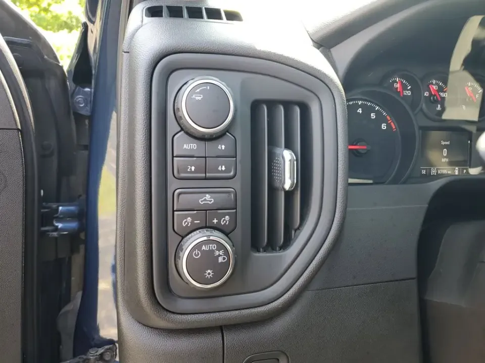 2021 Northsky Blue Metallic /BLACK Chevrolet Silverado 1500 Custom Trail Boss (1GCPYCEF8MZ) with an EcoTec3 5.3L V8 engine, Automatic transmission, located at 6064 Gull Rd, Kalamazoo, MI, 49048, (269) 222-0088, 42.328388, -85.512924- Photo#30