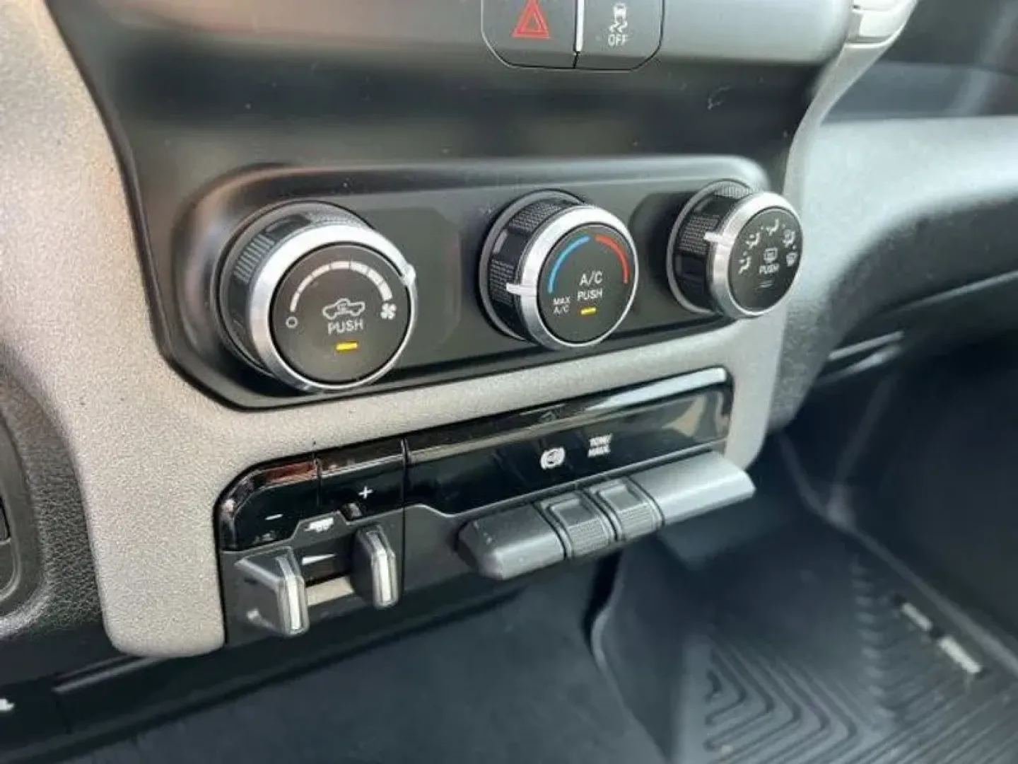 2020 Delmonico Red Pearlcoat /Black Ram 3500 Tradesman (3C63R3AL4LG) with an L6, 6.7L engine, 6-speed automatic transmission, located at 6064 Gull Rd, Kalamazoo, MI, 49048, (269) 222-0088, 42.328388, -85.512924 - **Unleash Your Adventure with the 2020 Ram 3500 Tradesman!** <br /> <br /> Are you ready to elevate your work and play with a powerhouse that blends rugged utility and modern comfort? Look no further than this stunning 2020 Ram 3500 Tradesman Regular Cab 4WD, available at AutoMaxx - Kalamazoo. With - Photo#27