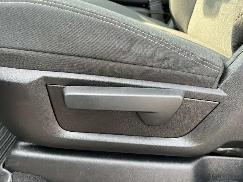 2020 Red /Black Ram 3500 Tradesman (3C63R3AL4LG) with an Cummins 6.7L I6 Turbodiesel engine, Automatic transmission, located at 6064 Gull Rd, Kalamazoo, MI, 49048, (269) 222-0088, 42.328388, -85.512924- Photo#45