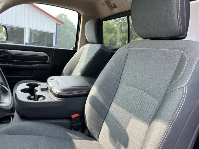 2020 Delmonico Red Pearlcoat /Black Ram 3500 Tradesman (3C63R3AL4LG) with an L6, 6.7L engine, 6-speed automatic transmission, located at 6064 Gull Rd, Kalamazoo, MI, 49048, (269) 222-0088, 42.328388, -85.512924 - **Unleash Your Adventure with the 2020 Ram 3500 Tradesman!** <br /> <br /> Are you ready to elevate your work and play with a powerhouse that blends rugged utility and modern comfort? Look no further than this stunning 2020 Ram 3500 Tradesman Regular Cab 4WD, available at AutoMaxx - Kalamazoo. With - Photo#16