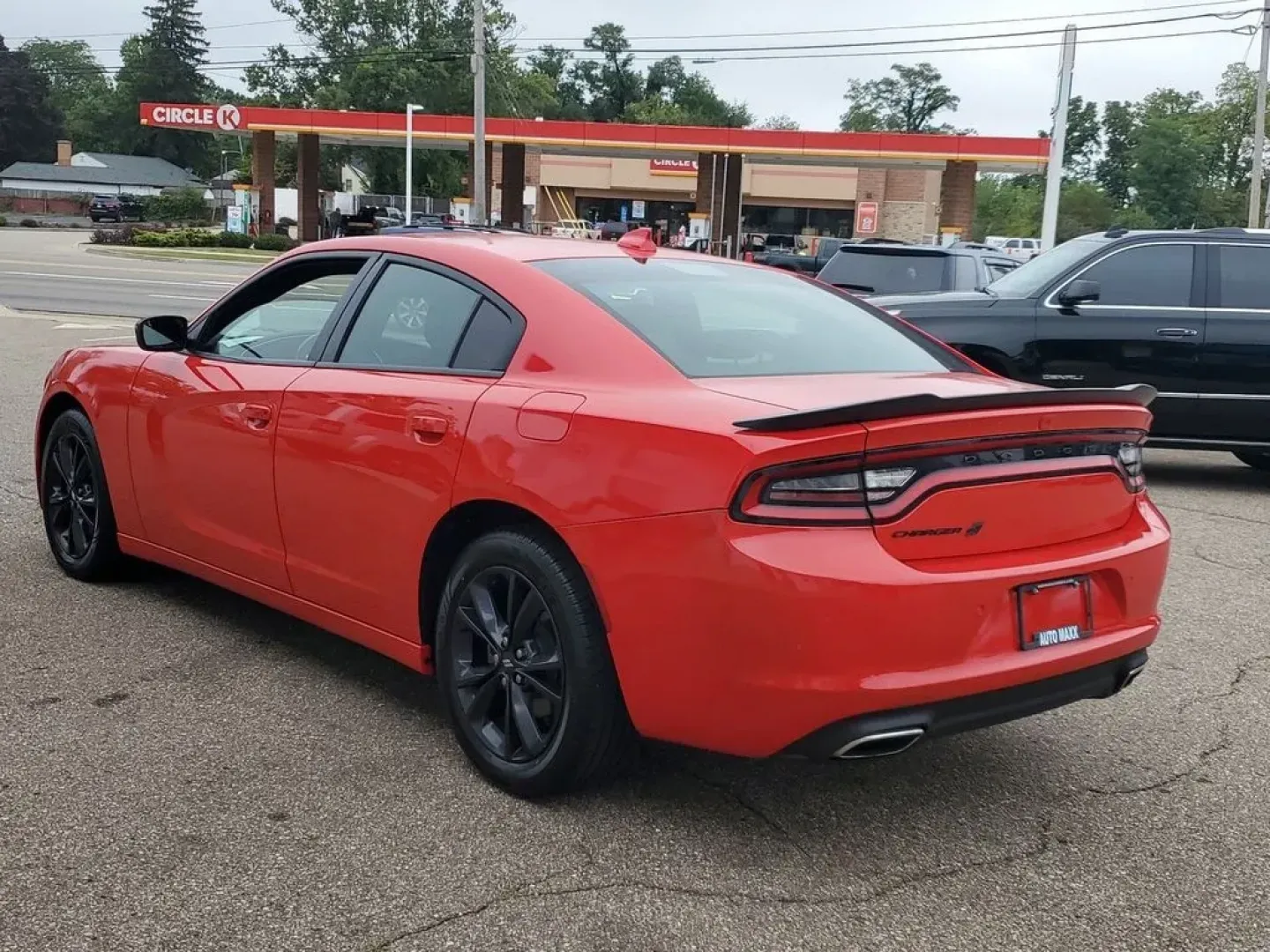 2020 Torred Clearcoat /Black Dodge Charger SXT (2C3CDXJG7LH) with an V6, 3.6L engine, 8-speed automatic transmission, located at 6064 Gull Rd, Kalamazoo, MI, 49048, (269) 222-0088, 42.328388, -85.512924 - <b>Summary</b><br>Aftermarket sport exhaust<br><br><b>Vehicle Details</b><br>Aftermarket sport exhaust. Looking for a dynamic blend of performance and comfort? Check out this 2020 Dodge Charger SXT, equipped with All-Wheel Drive and a powerful V6, 3.6L engine. This standout sedan balances thrilling - Photo#2