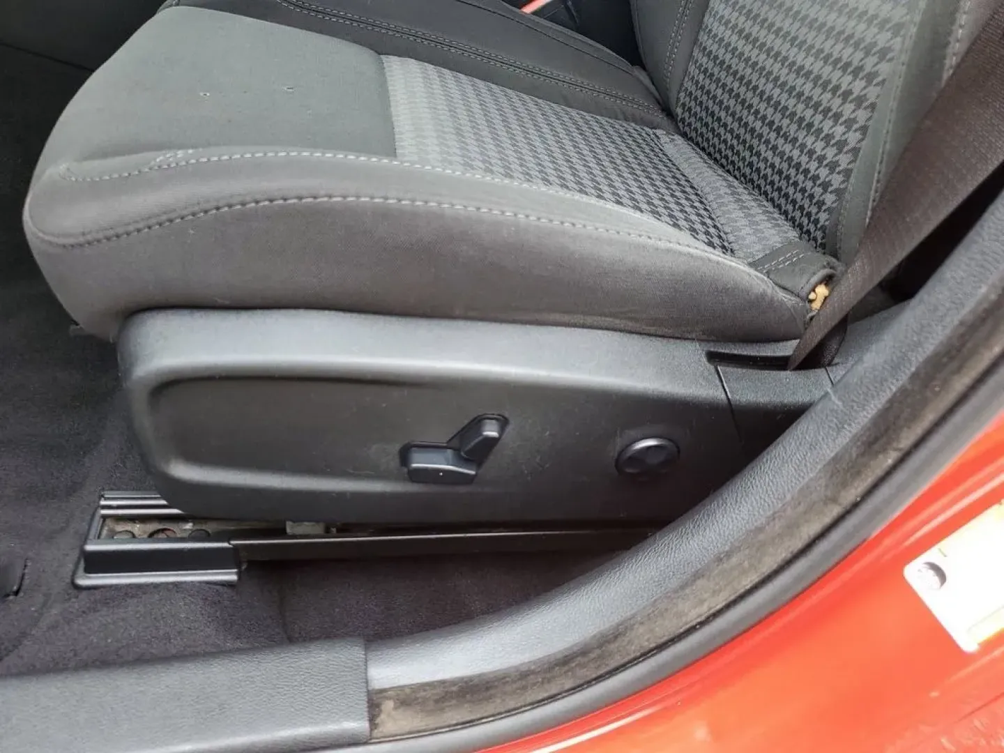 2020 Torred Clearcoat /Black Dodge Charger SXT (2C3CDXJG7LH) with an V6, 3.6L engine, 8-speed automatic transmission, located at 6064 Gull Rd, Kalamazoo, MI, 49048, (269) 222-0088, 42.328388, -85.512924 - <b>Summary</b><br>Aftermarket sport exhaust<br><br><b>Vehicle Details</b><br>Aftermarket sport exhaust. Looking for a dynamic blend of performance and comfort? Check out this 2020 Dodge Charger SXT, equipped with All-Wheel Drive and a powerful V6, 3.6L engine. This standout sedan balances thrilling - Photo#9