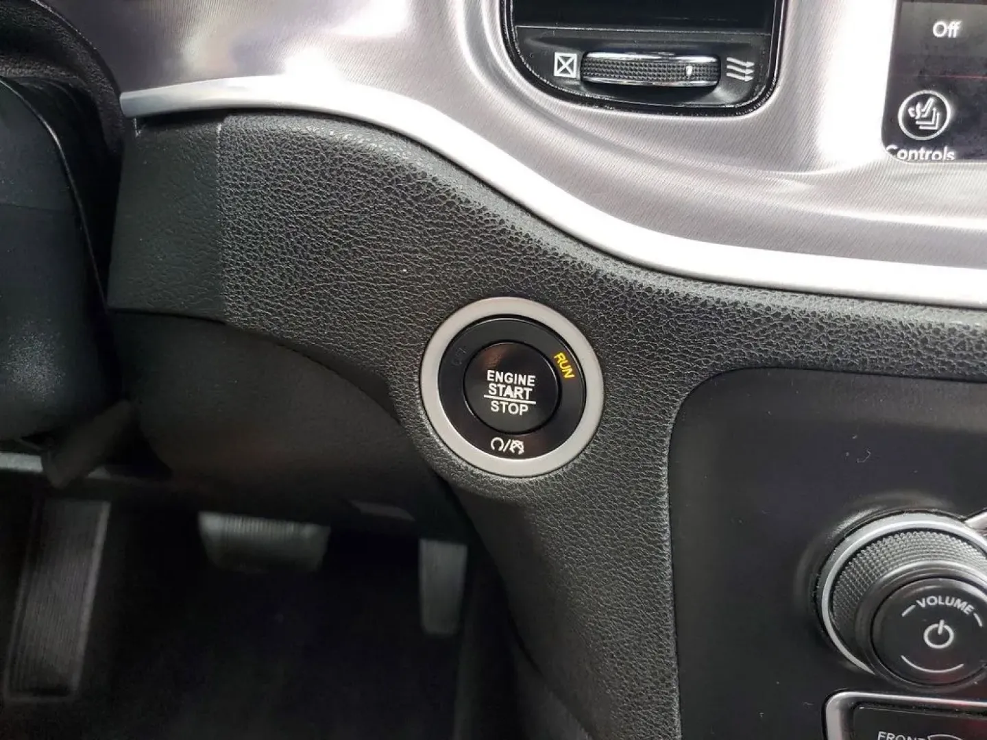 2020 Torred Clearcoat /Black Dodge Charger SXT (2C3CDXJG7LH) with an V6, 3.6L engine, 8-speed automatic transmission, located at 6064 Gull Rd, Kalamazoo, MI, 49048, (269) 222-0088, 42.328388, -85.512924 - <b>Summary</b><br>Aftermarket sport exhaust<br><br><b>Vehicle Details</b><br>Aftermarket sport exhaust. Looking for a dynamic blend of performance and comfort? Check out this 2020 Dodge Charger SXT, equipped with All-Wheel Drive and a powerful V6, 3.6L engine. This standout sedan balances thrilling - Photo#17
